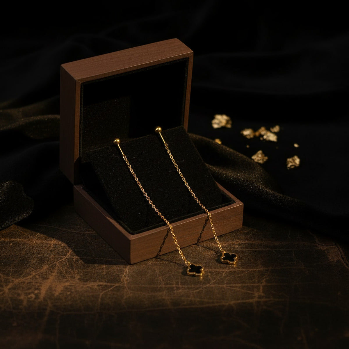 Trifoglio Clover Threader Earrings